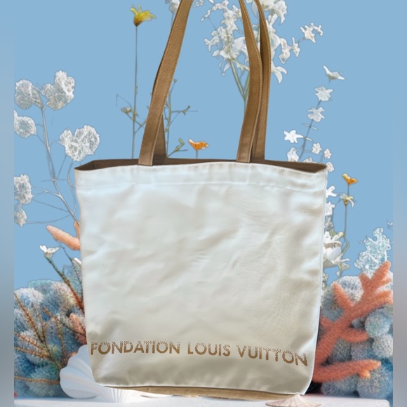 Louis Vuitton White Canvas Tote Bag FONDATION LOUIS VUITTON - Picture 1 of 3